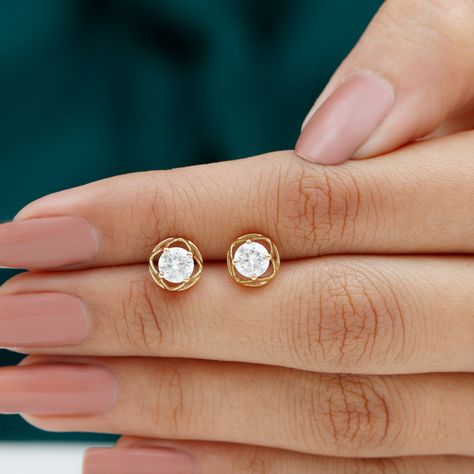 Round - Solitaire Earring - Workwear