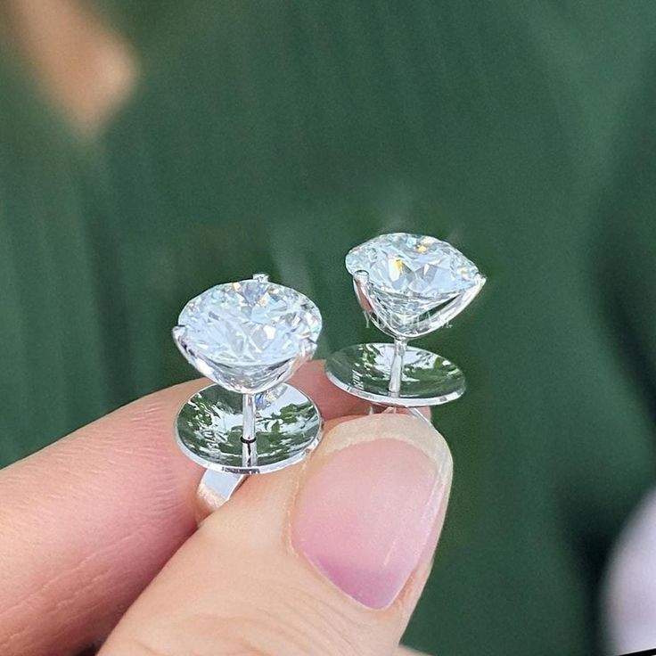 Round Solitaire Earring